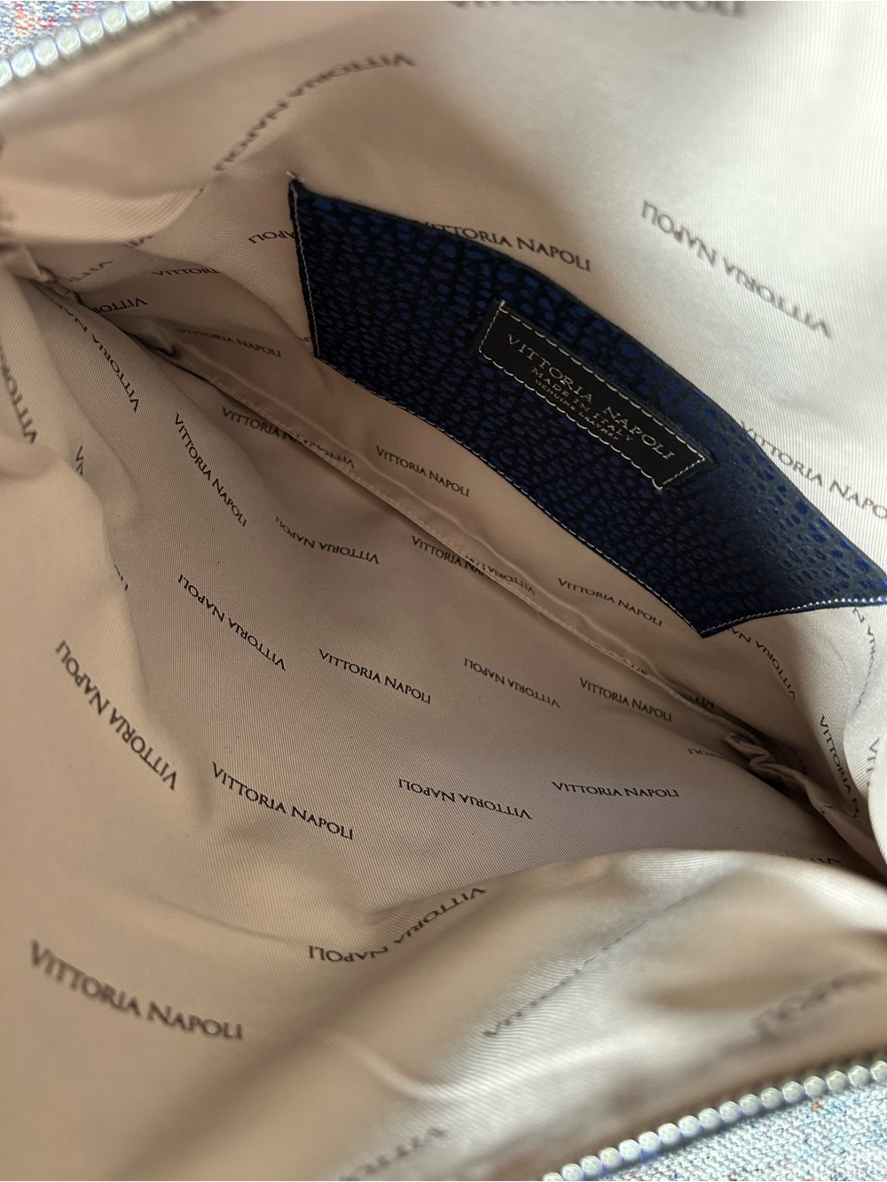 Vittoria Napoli Blue Metallic Zip Wristlet Clutch Lined Pockets Silver Hardware - Picture 9 of 10